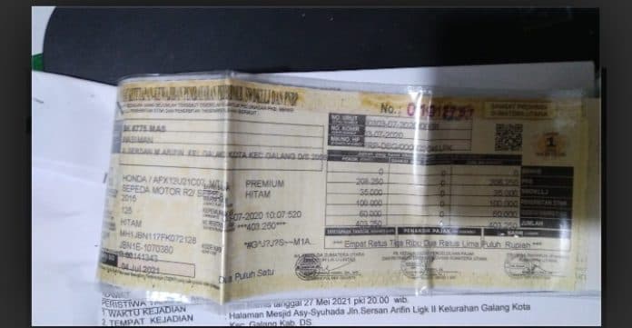 ditinggal_sholat_honda_supra_digasak_maling_dari_mesjid