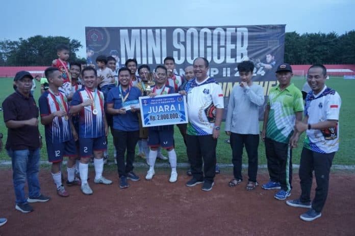 ditutup_wabup_asahan_pn_kisaran_raih_juara_mini_soccer_pwi_asahan_cup_ii