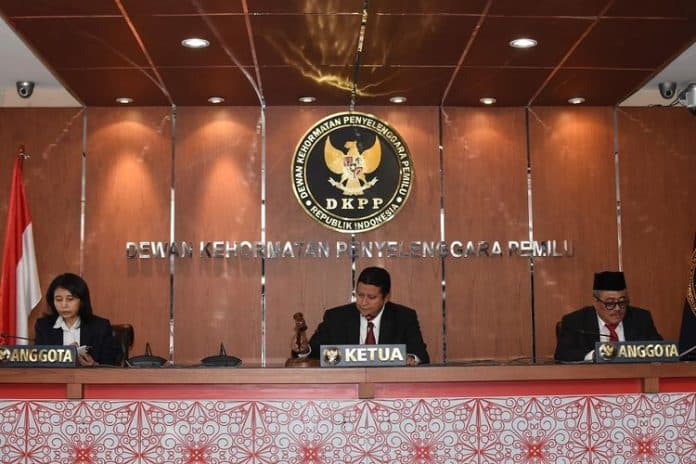 dkpp_bersikeras_pencabutan_keppres_tak_ubah_status_pemberhentian_evi_novida