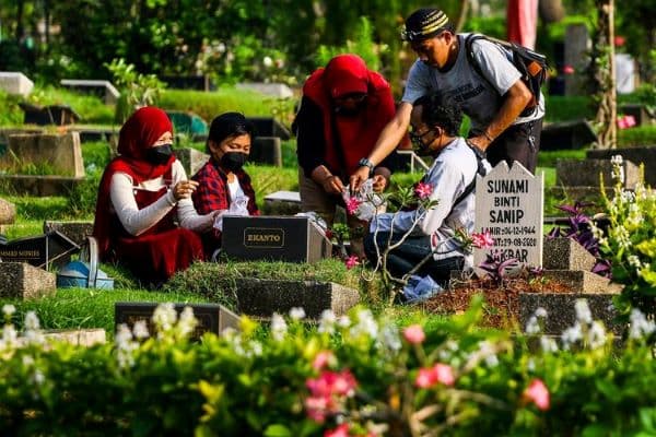doa_ziarah_kubur_di_momen_lebaran_idul_fitri