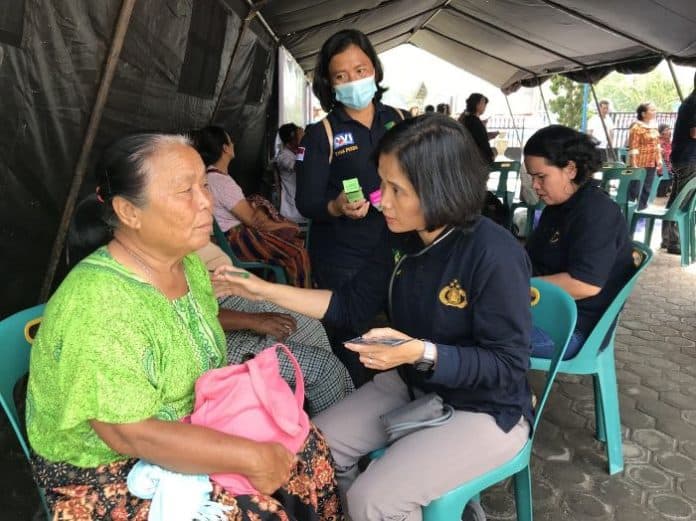 dokkes_polres_simalungun_berikan_bantuan_kesehatan_bagi_korban_banjir_bandang_di_humbahas