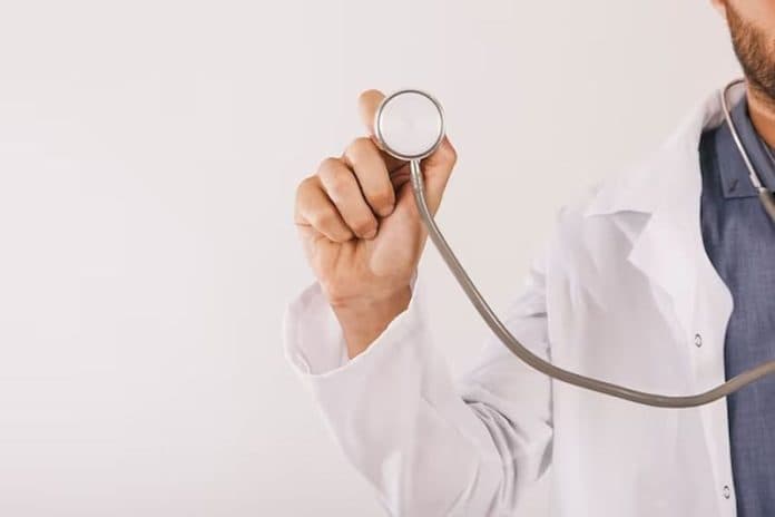 dokter_imbau_masyarakat_rutin_pemeriksaan_kesehatan_setahun_sekali