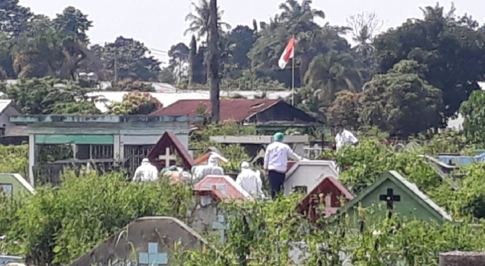 dokter_pejuang_covid_19_itu_dimakamkan_di_tpu_siantar