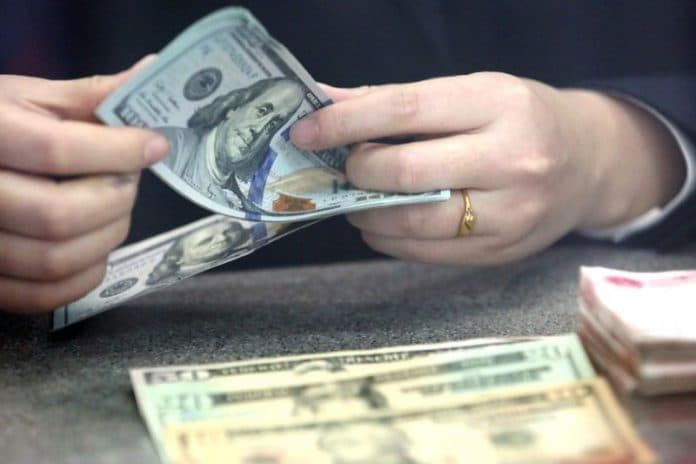 dolar_as_rebound_karena_inflasi_harga_produsen_merusak_sentimen
