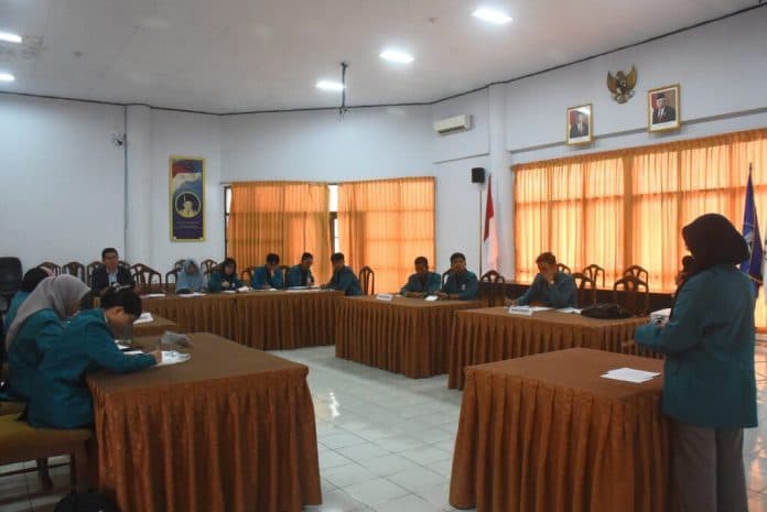 dorong_mahasiswa_raih_prestasi_nasional_unimed_gelar_nudc_tingkat_universitas