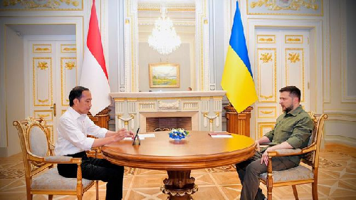 dorong_perdamaian_rusia_ukraina_jokowi_bertemu_presiden_zelensky_di_kyiv