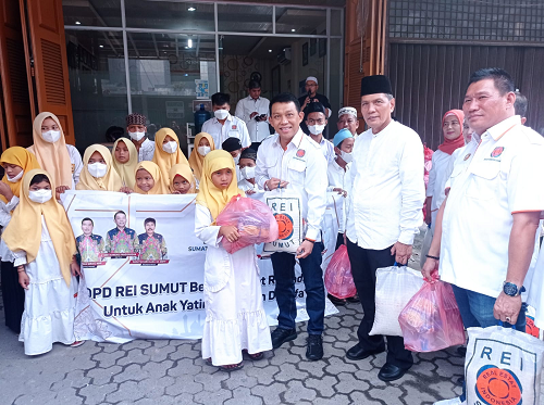 dpd_rei_sumut_bagikan_paket_lebaran_untuk_anak_yatim_dan_kaum_dhuafa