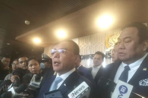 dpr_ri_tunda_pengesahan_ruu_pilkada_aspirasi_rakyat_pertimbangan_utama