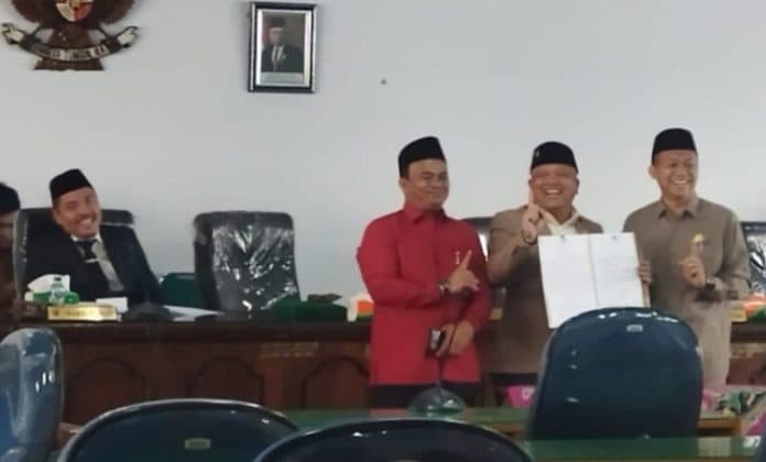 dprd_dairi_umumkan_akhir_masa_jabatan_bupati_dan_wabup