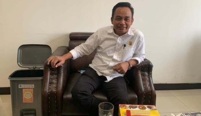 dprd_medan_ingatkan_disdikbud_awasi_kepsek_angkat_guru_honorer_sepihak