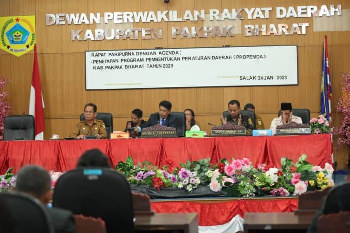dprd_pakpak_bharat_gelar_sidang_paripurna_penetapan_propemda_2023