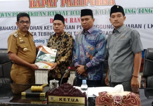 dprd_sampaikan_rekomendasi_lkpj_wali_kota_tebing_tinggi