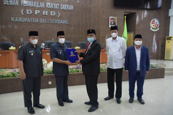 dprd_serahkan_rekomendasi_lkpj_bupati_deli_serdang_ta_2020