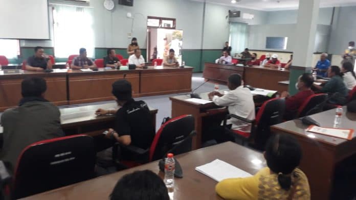 dprd_siantar_bersama_futasi_dan_pemko_tunda_rapat_pembahasan_surat_ptpn_iii