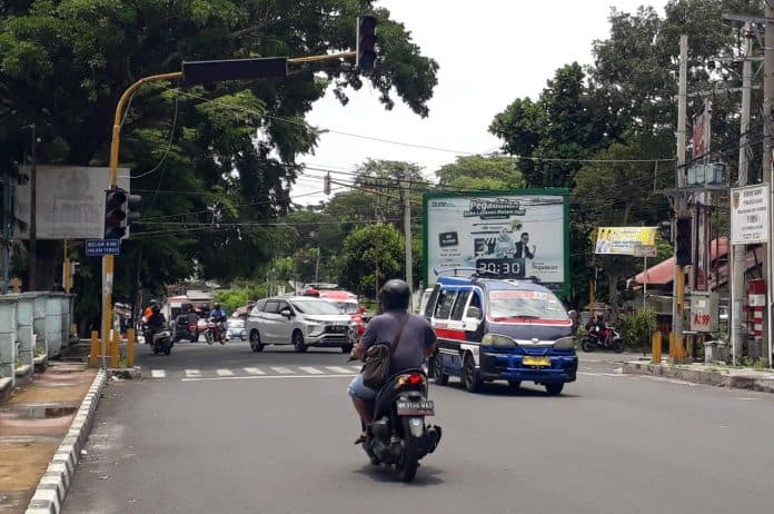 dprd_siantar_gerah_traffic_light_banyak_rusak
