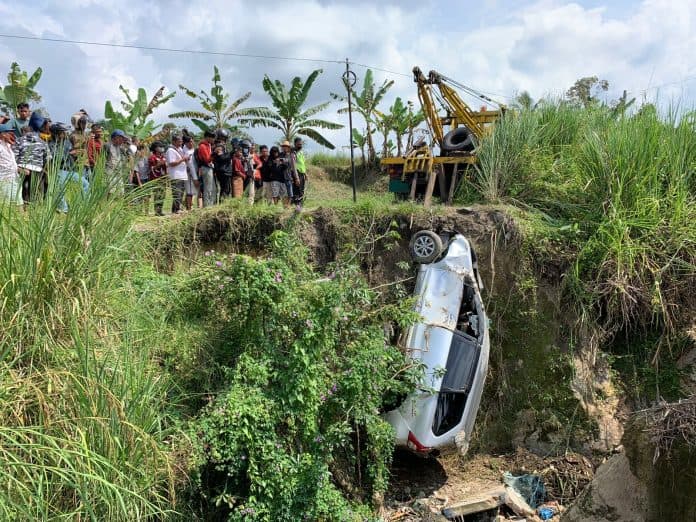 dprd_simalungun_desak_pemprov_segera_memperbaiki_jalan_rusak
