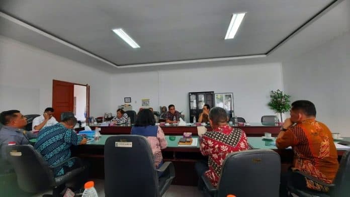 dprd_simalungun_minta_dlh_bereskan_sampah_di_kawasan_wisata_tinggi_raja