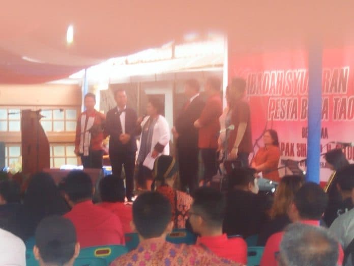 dr_sihar_sitorus_mendapat_ulos_borhat_borhat