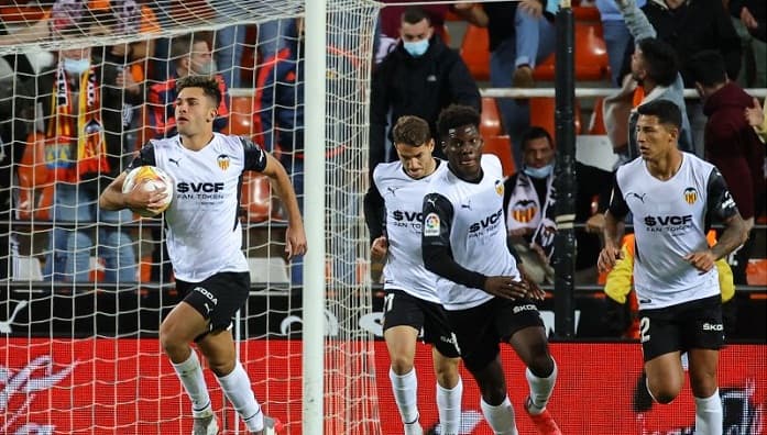 dramatis_dua_gol_bawa_valencia_imbangi_atletico_madrid