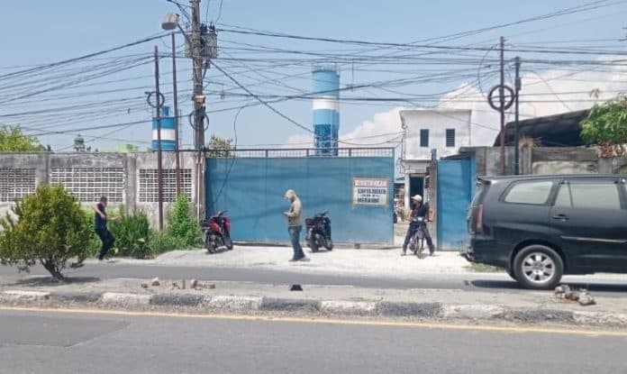 driver_ojol_terluka_dibegal_pelaku_bersajam_polsek_sunggal_cek_tkp