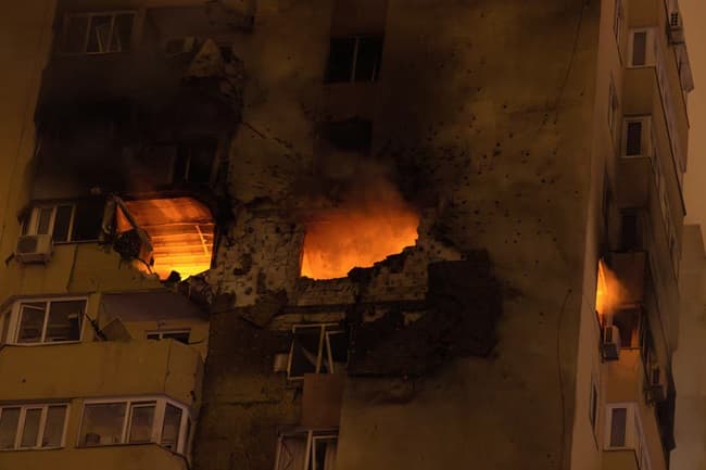 drone_rusia_hantam_gedung_apartemen_di_ukraina_1_orang_tewas_dan_5_luka