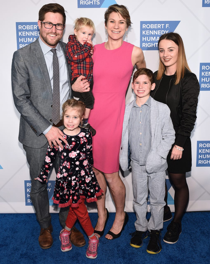 dua_anggota_keluarga_kennedy_hilang_saat_naik_perahu_kano_di_as