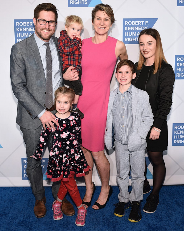 dua_anggota_keluarga_kennedy_hilang_saat_naik_perahu_kano_di_as