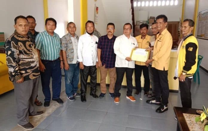 dua_balon_wali_kota_dan_wawako_siantar_mendaftar_ke_golkar