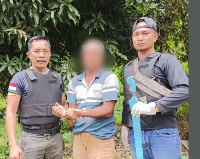 dua_hari_usai_membacok_tetangga_hingga_tewas_pelaku_menyerahkan_diri