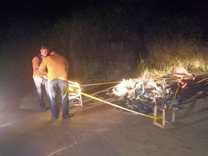 dua_kelompok_warga_bertikai_di_jalan_ring_road_pematang_siantar_7_sepeda_motor_dibakar