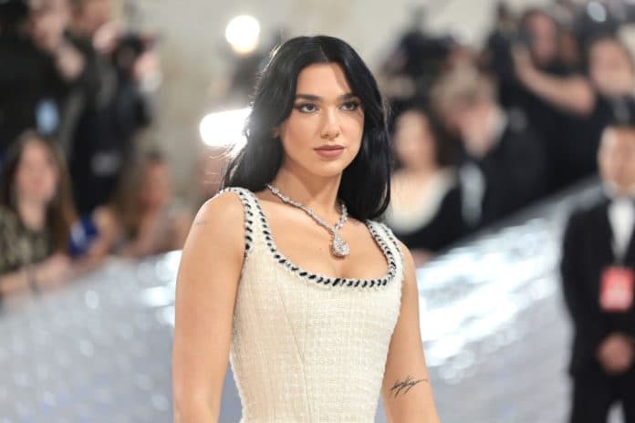 dua_lipa_persembahkan_momen_momen_menyenangkan_di_houdini