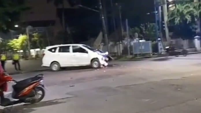 dua_mobil_ringsek_usai_laka_lantas_di_mh_thamrin_medan_sopir_diduga_mabuk