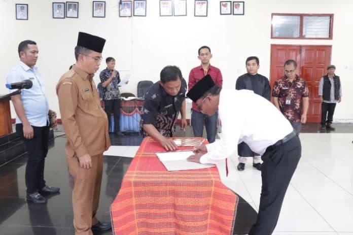 dua_pejabat_administrator_kabupaten_toba_dilantik_ini_pesan_bupati