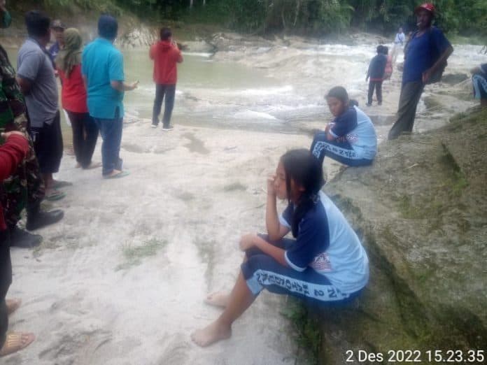 dua_pelajar_smp_negeri_2_hatonduhan_tewas_tenggelam_di_sungai_bah_horas