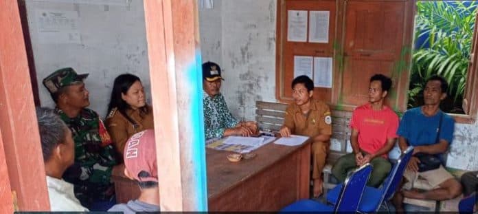 dua_pemdes_di_tapteng_salurkan_blt_dana_desa_tahun_2024
