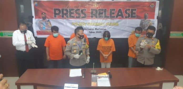 dua_pencuri_di_toko_miduk_tarutung_ditangkap_dari_pulau_jawa