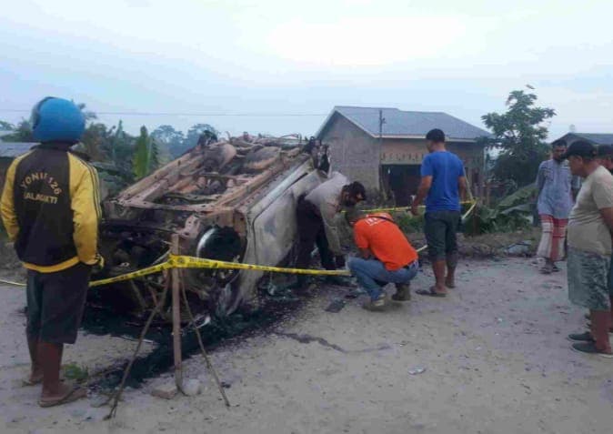 dua_pencuri_lembu_tewas_dimassa_di_deli_serdang_mobil_dibakar
