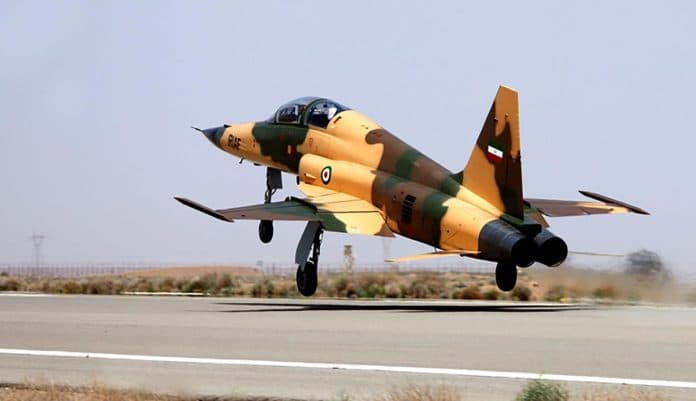 dua_pilot_iran_tewas_akibat_jet_tempur_jatuh_saat_latihan