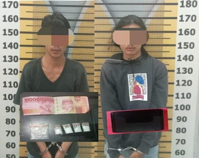 dua_pria_diciduk_polisi_bersama_barang_bukti_di_sergai