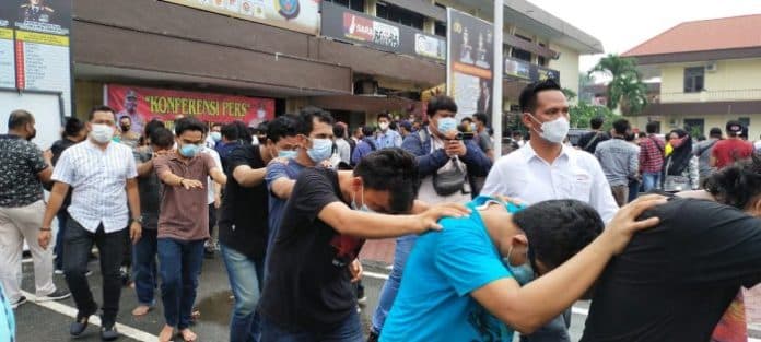 dua_pria_yang_ditangkap_bersama_285_butir_ekstasi_di_ktv_bosque_ditetapkan_tersangka