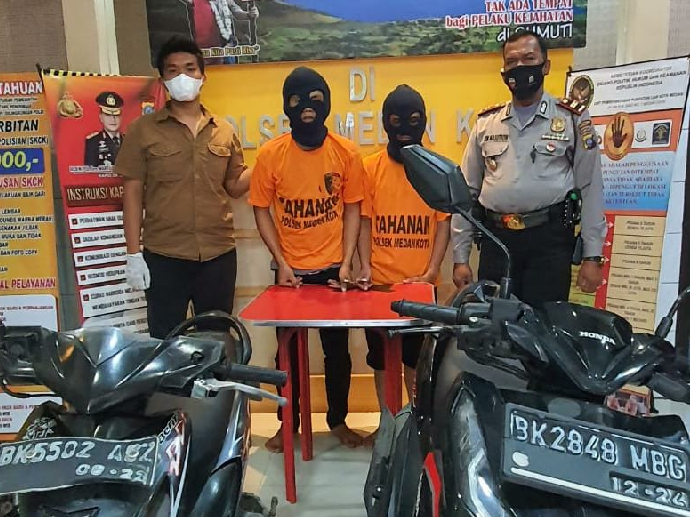 dua_remaja_kepergok_maling_motor_depan_indomaret