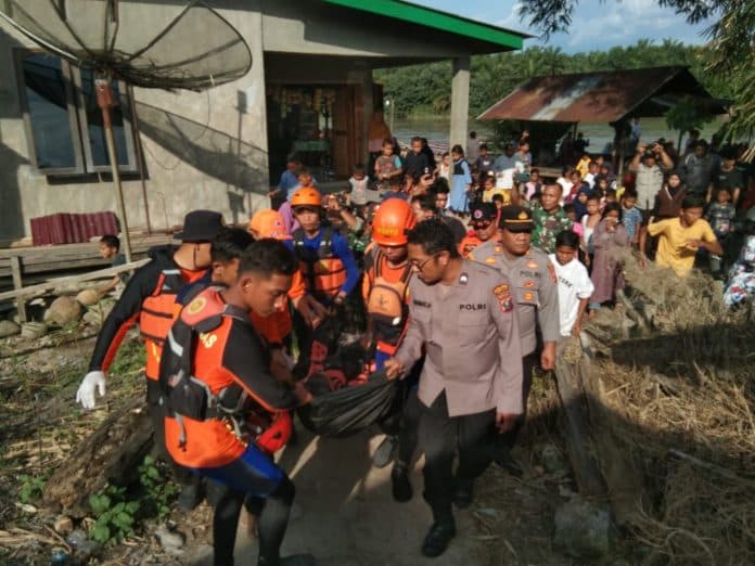 dua_santriwati_tapsel_yang_terseret_air_bah_saat_sungai_parsariran_meluap_meninggal_dunia
