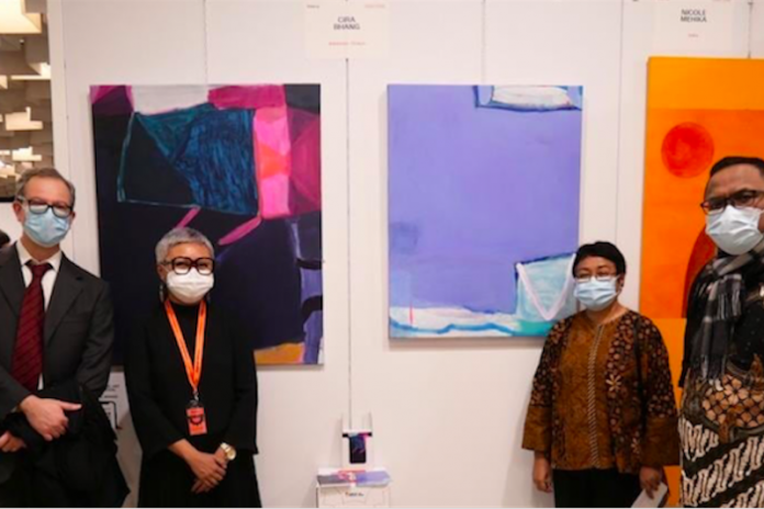 dua_seniman_indonesia_pamerkan_lukisan_di_italia