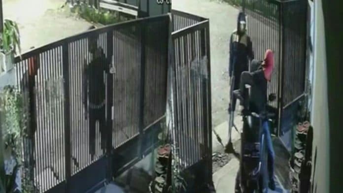 dua_sepeda_motor_dicuri_di_jalan_krakatau_medan_terekam_cctv