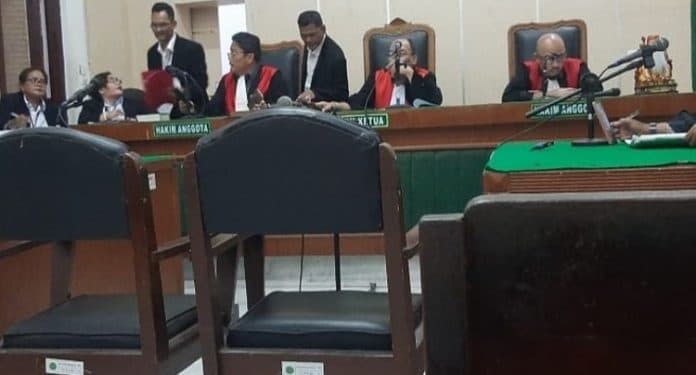 dua_terdakwa_penganiaya_herry_sihombing_hingga_tewas_divonis_8_tahun