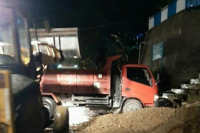 dua_titik_perbukitan_di_jalinsum_parapat_longsor