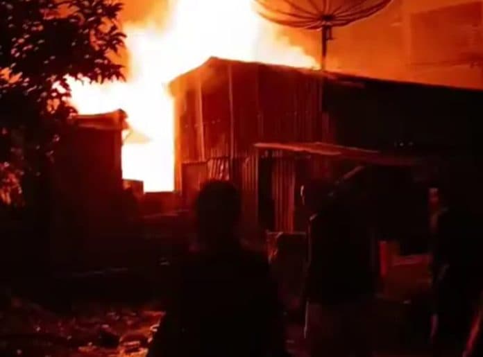dua_unit_rumah_terbakar_di_sibolga_korban_rugi_rp200_juta