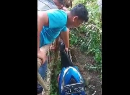 dua_wanita_di_asahan_selamat_usai_motornya_masuk_jurang_sedalam_20_meter