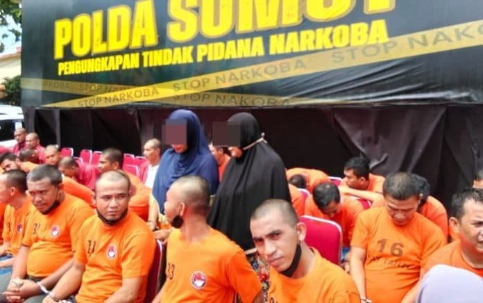 dua_wanita_ini_ditangkap_polda_sumut_atas_kepemilikan_156_kliogram_kokain