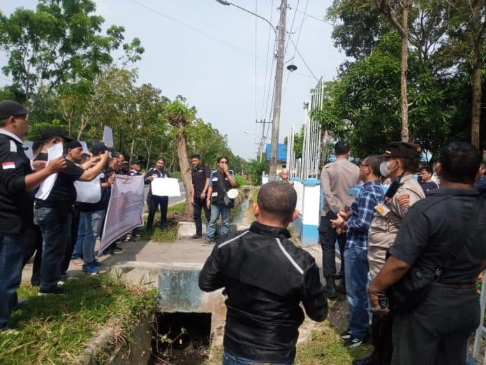 dugaan_kecurangan_formapera_unjuk_rasa_ke_kpu_deli_serdang_desak_hasil_seleksi_ppk_dibatalkan